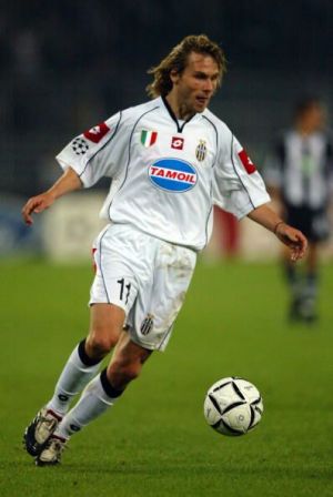 盘点足球场上十大重炮球,盘点足坛上的重炮轰门