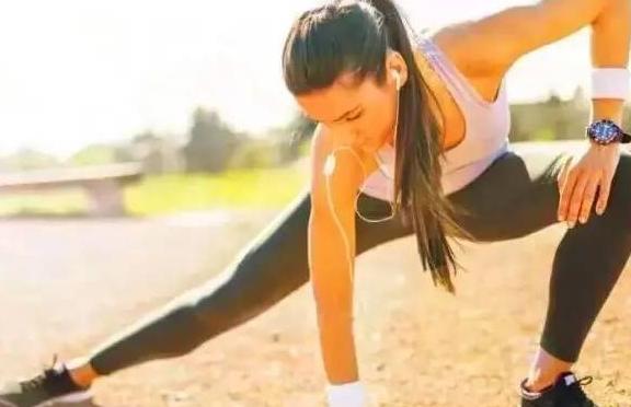 如何锻炼臀部的肌肉收缩？适当的拉伸很重要，增强基础能力