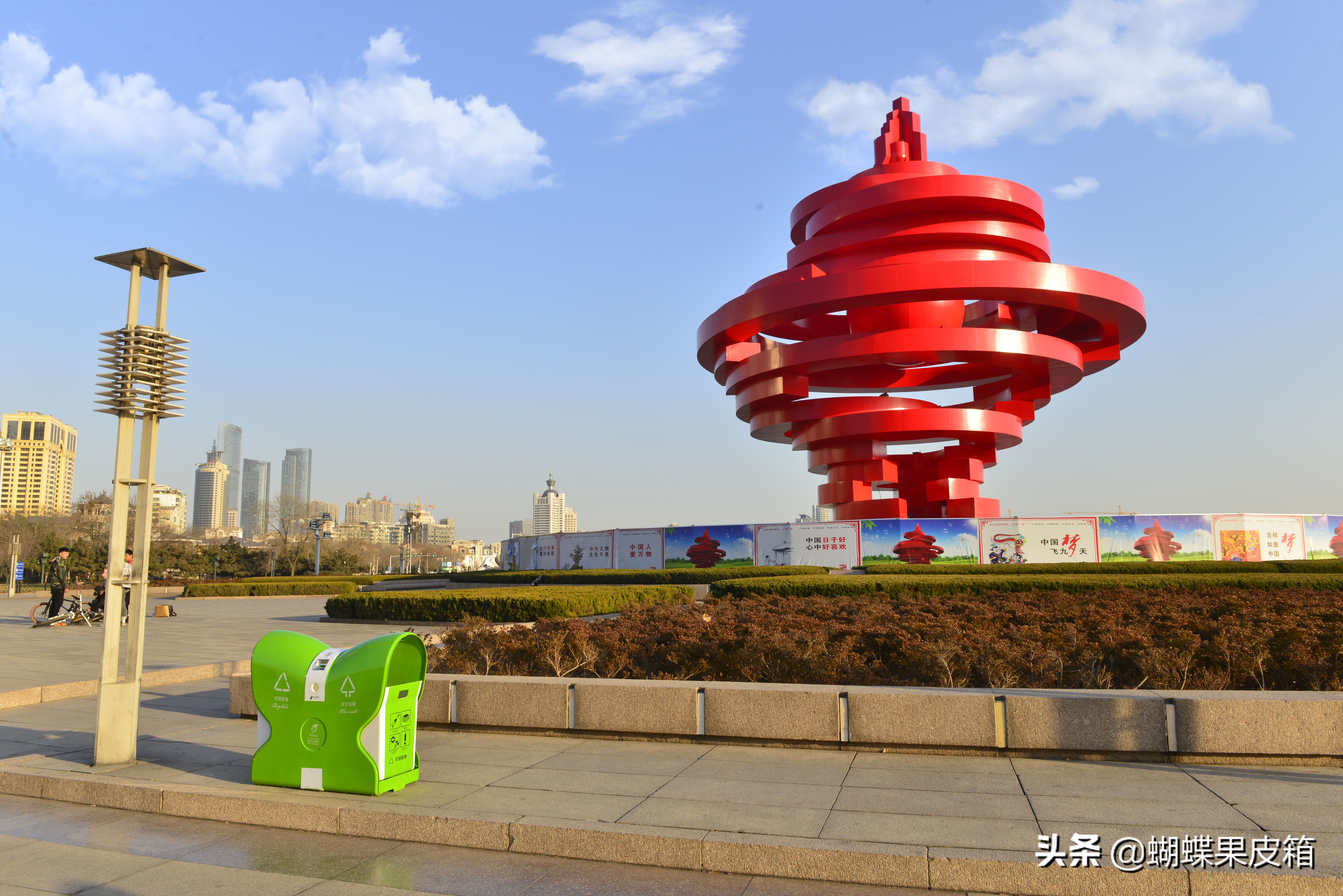 道路果皮箱摆放标准,户外路边果皮箱