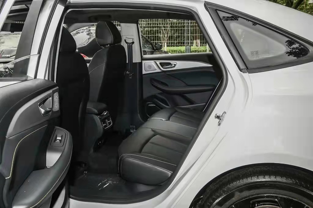 荣威i6max自动爽酷天幕版测评,荣威i6max300tgl要注意什么