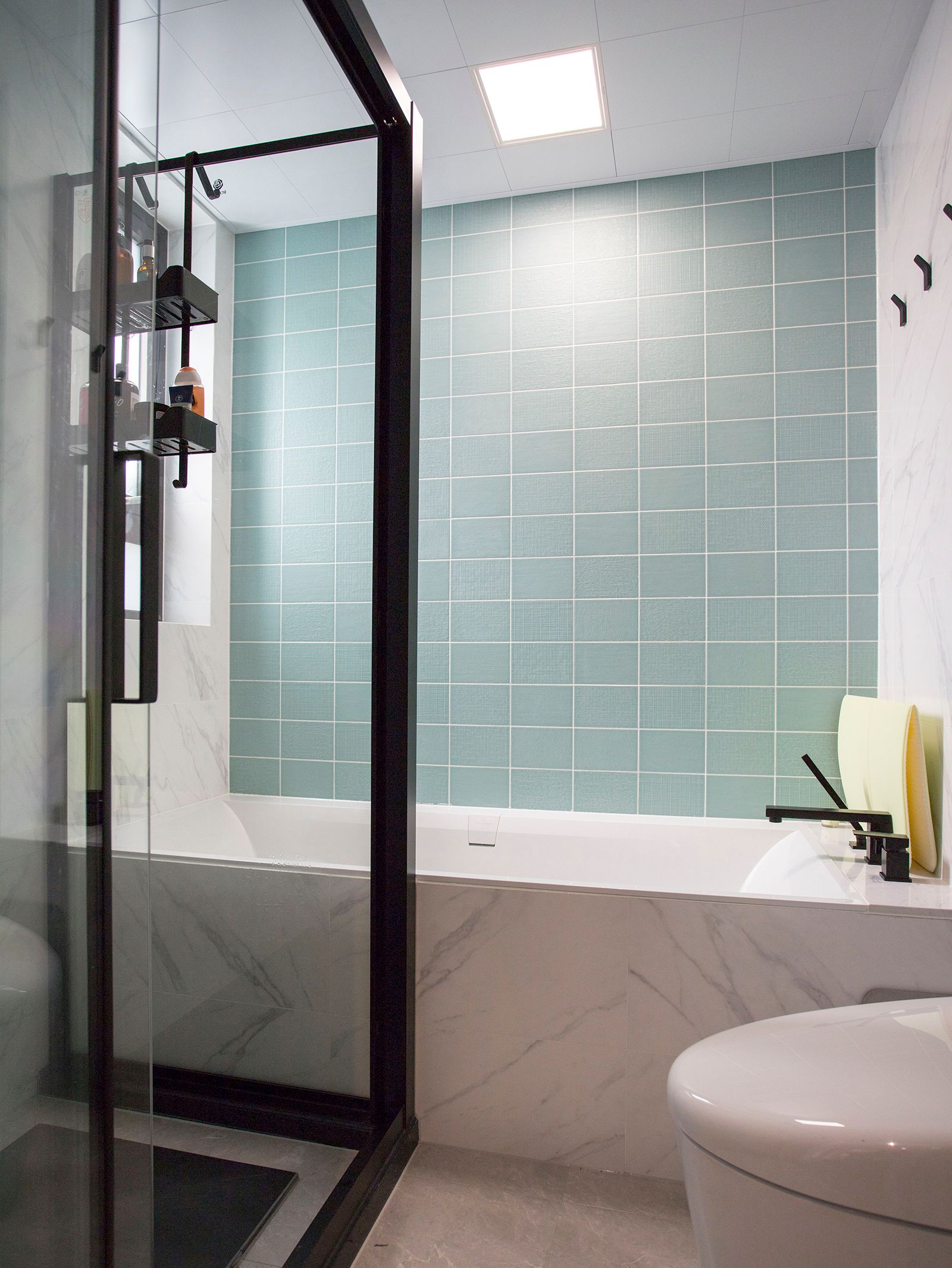 103㎡收纳满分，电动窗帘、上轨道移门和阳台吧台让家一键变高级