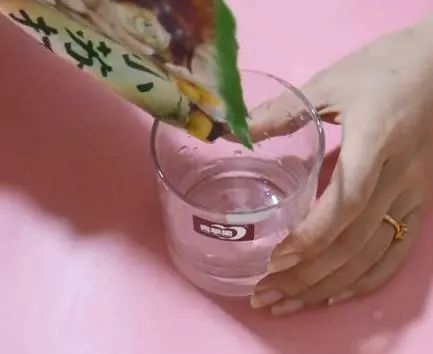 刷牙怎么掉一块牙结石,刷牙如何刷掉牙垢和脏东西