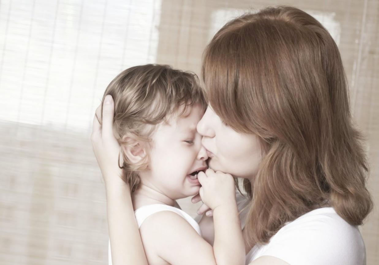 婴儿喜欢被抱着怎么办,婴儿为什么喜欢被抱着来回走