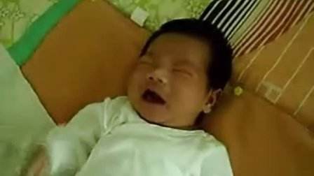 女婴身上味道很难闻,八个月婴儿身上臭