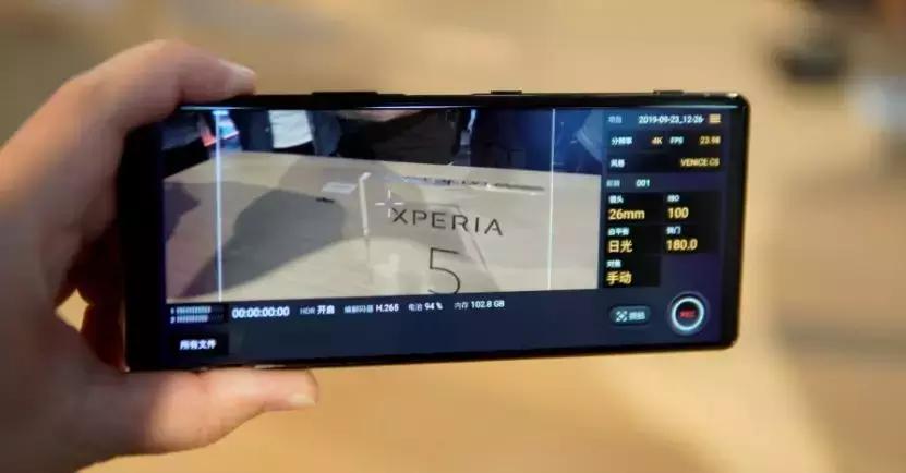 2699元的索尼手机,索尼5999元相机