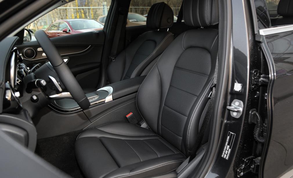 奔驰c级现在值得买吗还是等新款,奔驰c级能买到以前的老款吗