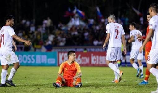 太疯狂！法国足坛球星被曝与大19岁女友一夜12次，引起球迷争议