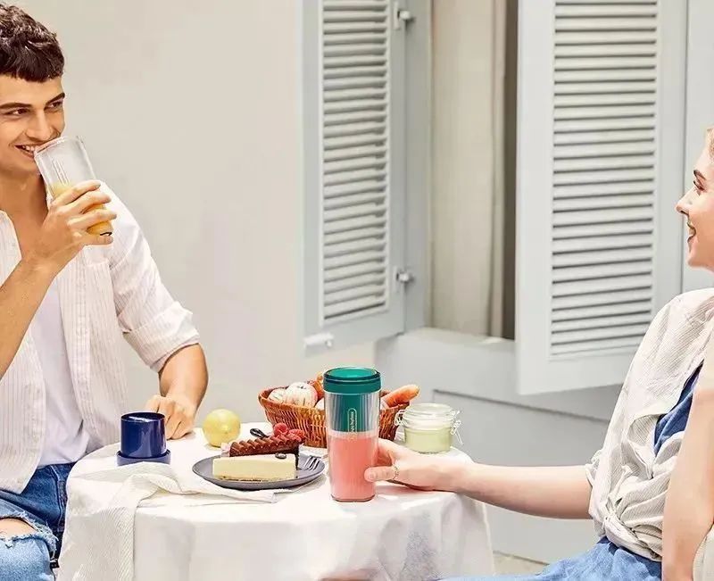 便携榨汁杯真的太方便,随身果蔬榨汁杯