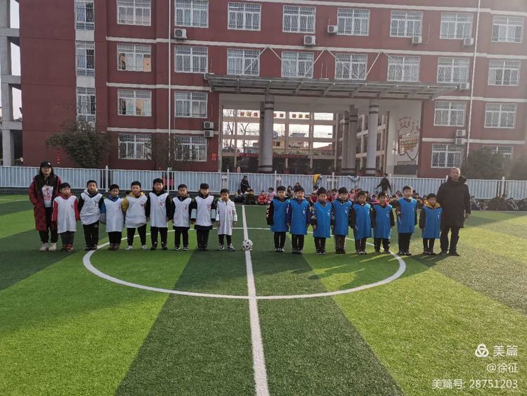 足球比赛小学足球联赛,足球少年展英姿