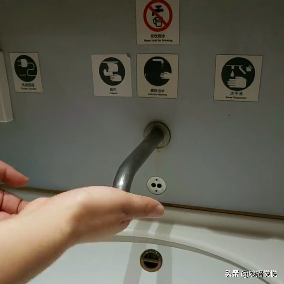 高铁的洗手水怎么开,高铁上面洗手水怎么放出来的