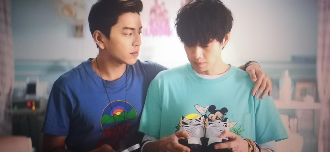 小小的愿望球鞋片段,说说你在学校最喜欢穿的球鞋