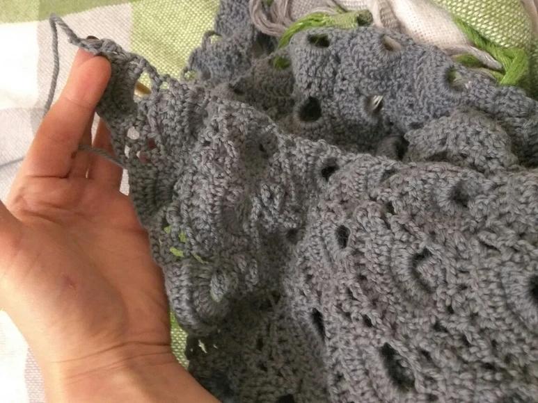 祖母方格三角围巾的各种编织方法,三角围巾镂空钩针花样图案大全