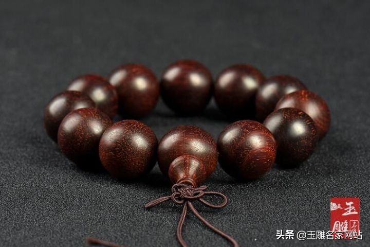 小叶紫檀手串保养的正确步骤,小叶紫檀佛珠手串禁忌
