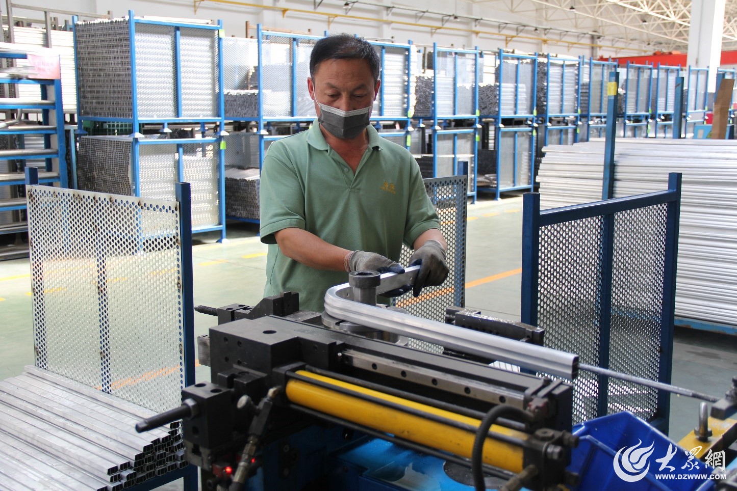 平度“腾笼换凤”助推新旧动能转换全球最大户外休闲用品生产基地投产