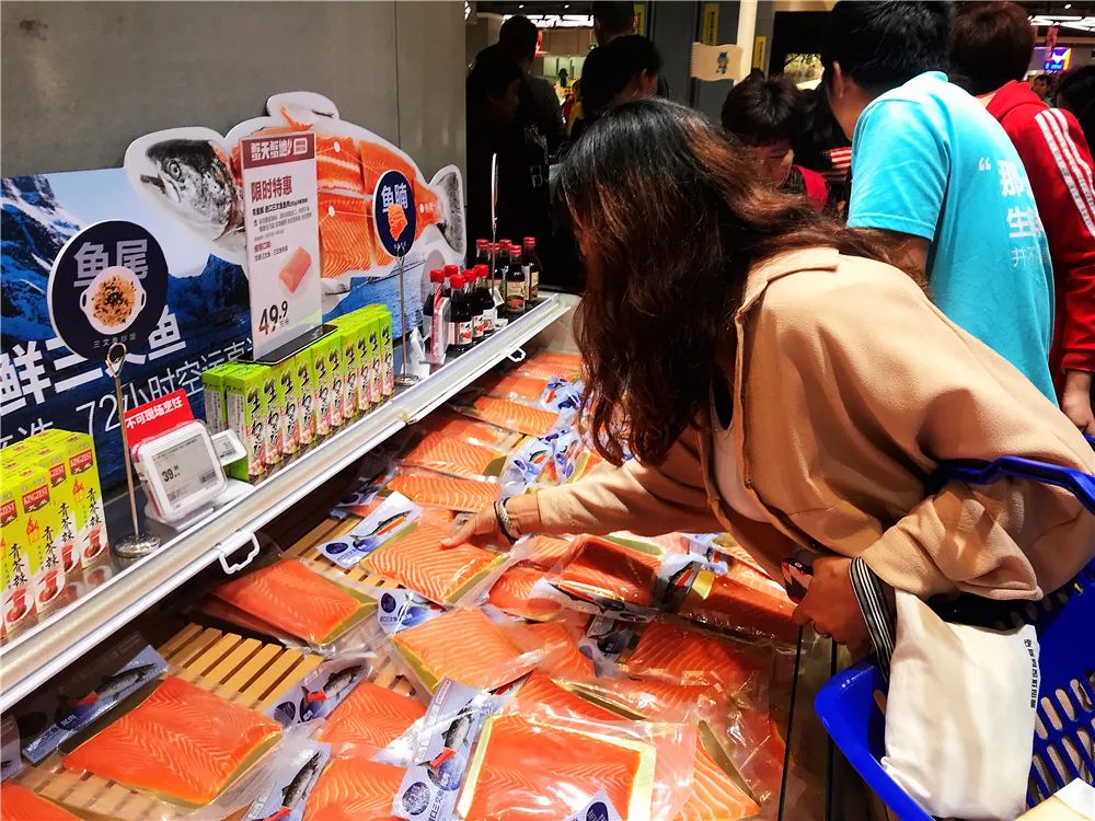 四环外开了家盒马，整个剑南大道的人都去凑热闹了