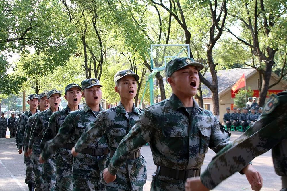 入伍一个月，新战友们对26个英文字母有了全新的认识！