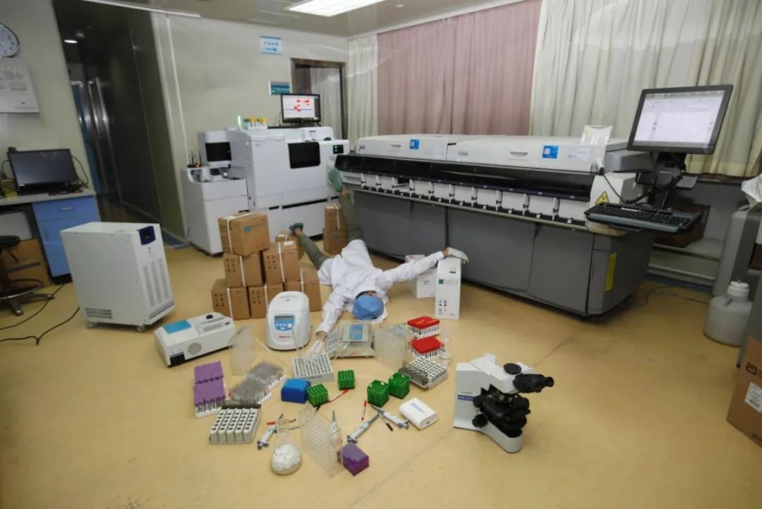 医护们的“扑街”大戏，这波炫富给满赞~