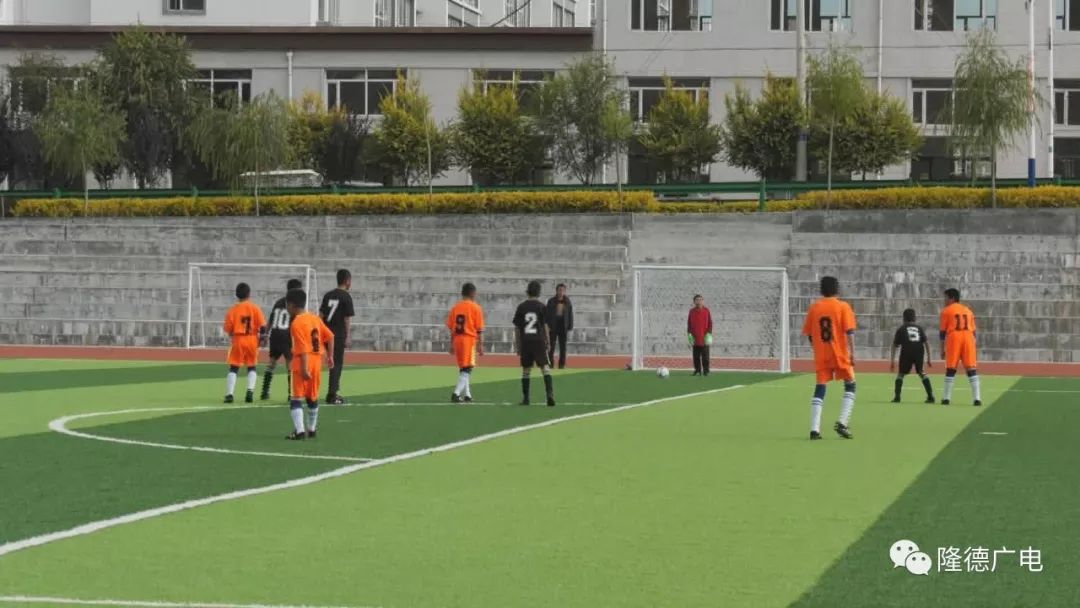 校园篮球比赛啦啦操,校园足球篮球联赛开赛