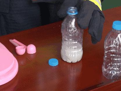 20分钟孩子眼球被干燥剂融化,20分钟孩子的眼睛被融化