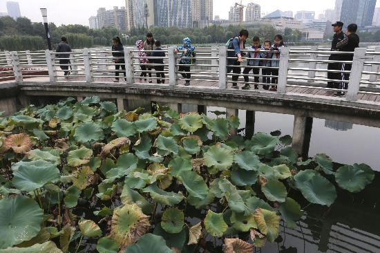 武汉市首批“小湖长”上岗，做管湖好帮手
