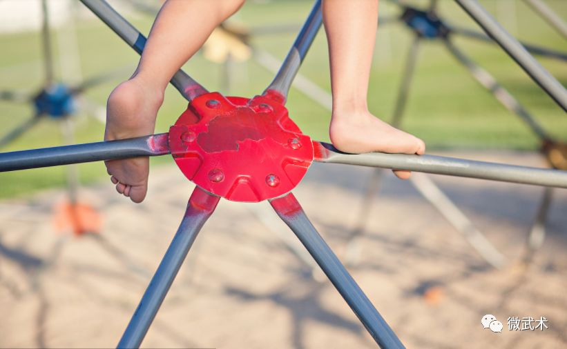 不让孩子动来动去,不让孩子随便动