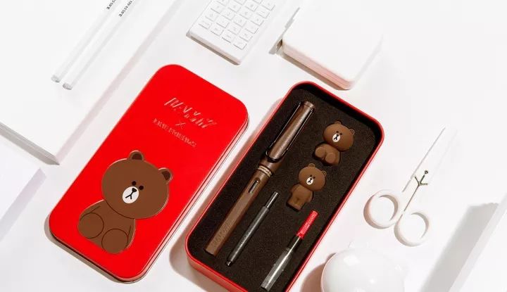 这只“亚洲网红天团”推出的联名款保温杯，让你从此爱上喝热水！