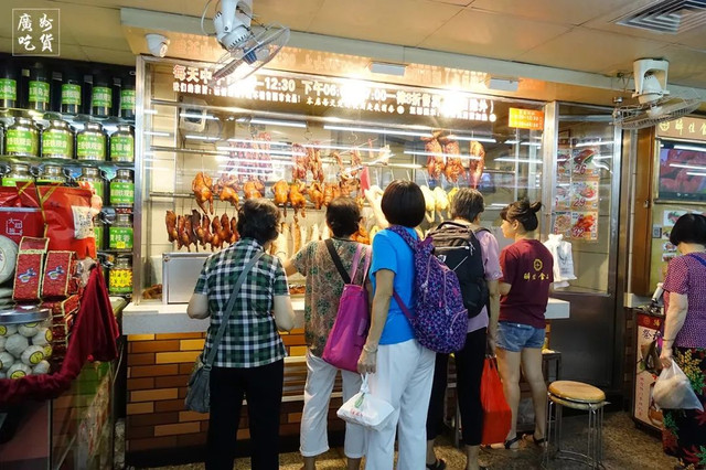 张敬轩住过的这条老街，随便几家美食店，加起来超过150岁！