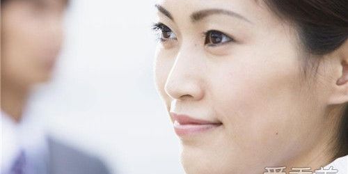 大饼脸适合什么发型,大饼脸怎么改善脸型