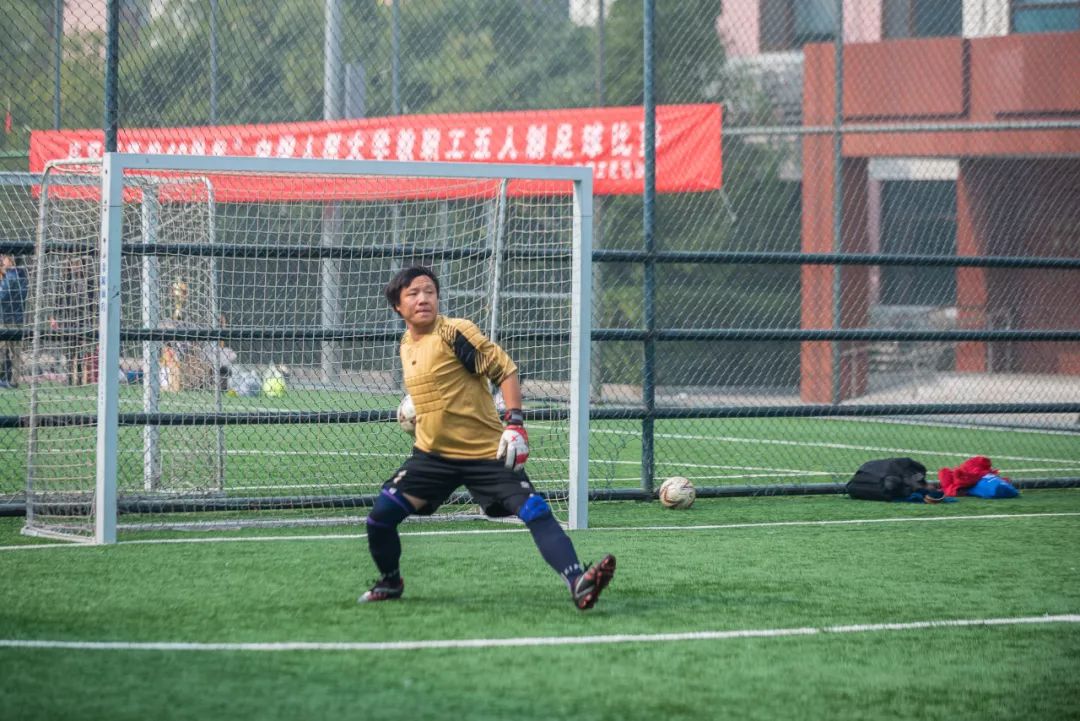 绿茵场上的RUC后勤人｜你们顽强拼搏的姿态，最帅！