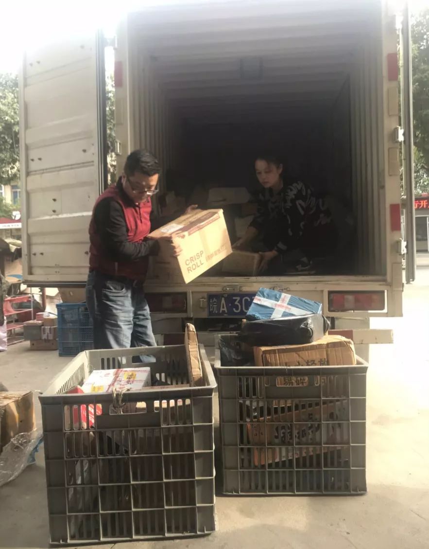 小店老板换了三台车,还买了套新房,农村网购带火这门新生意