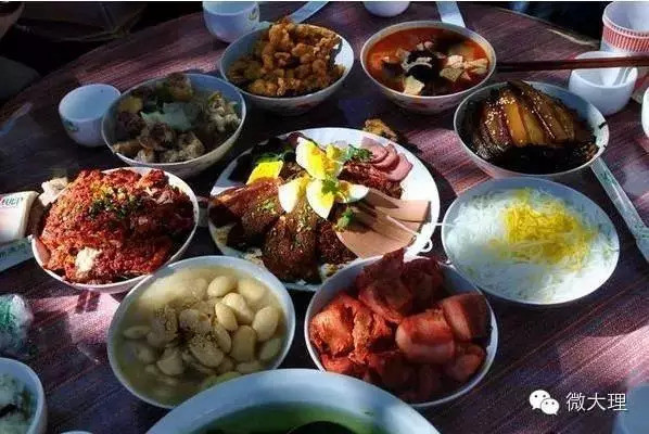 大理八大碗鱼做法,大理剑川八大碗店