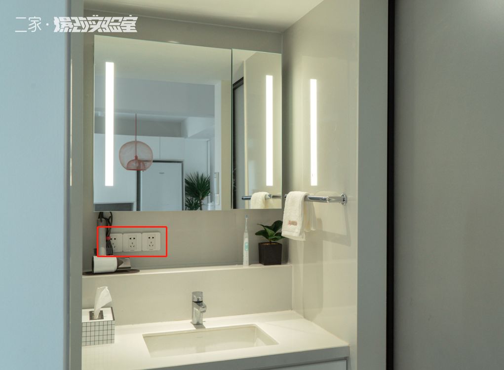 我们轰轰烈烈拆了10面墙，最后，在卧室吃上了烤翅……