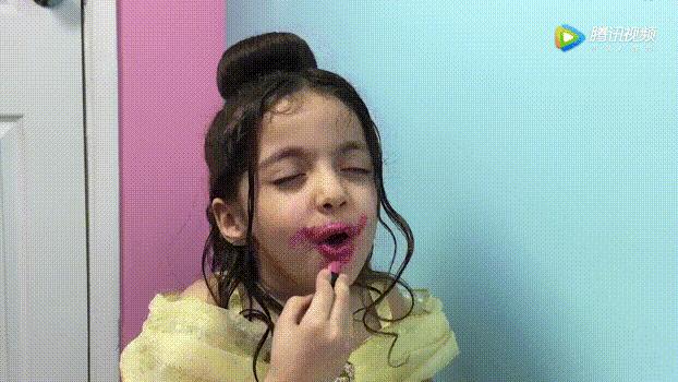 “朋友的热心儿子”这波操作刷屏！网友笑出泪花：有种熊孩子叫化妆品杀手