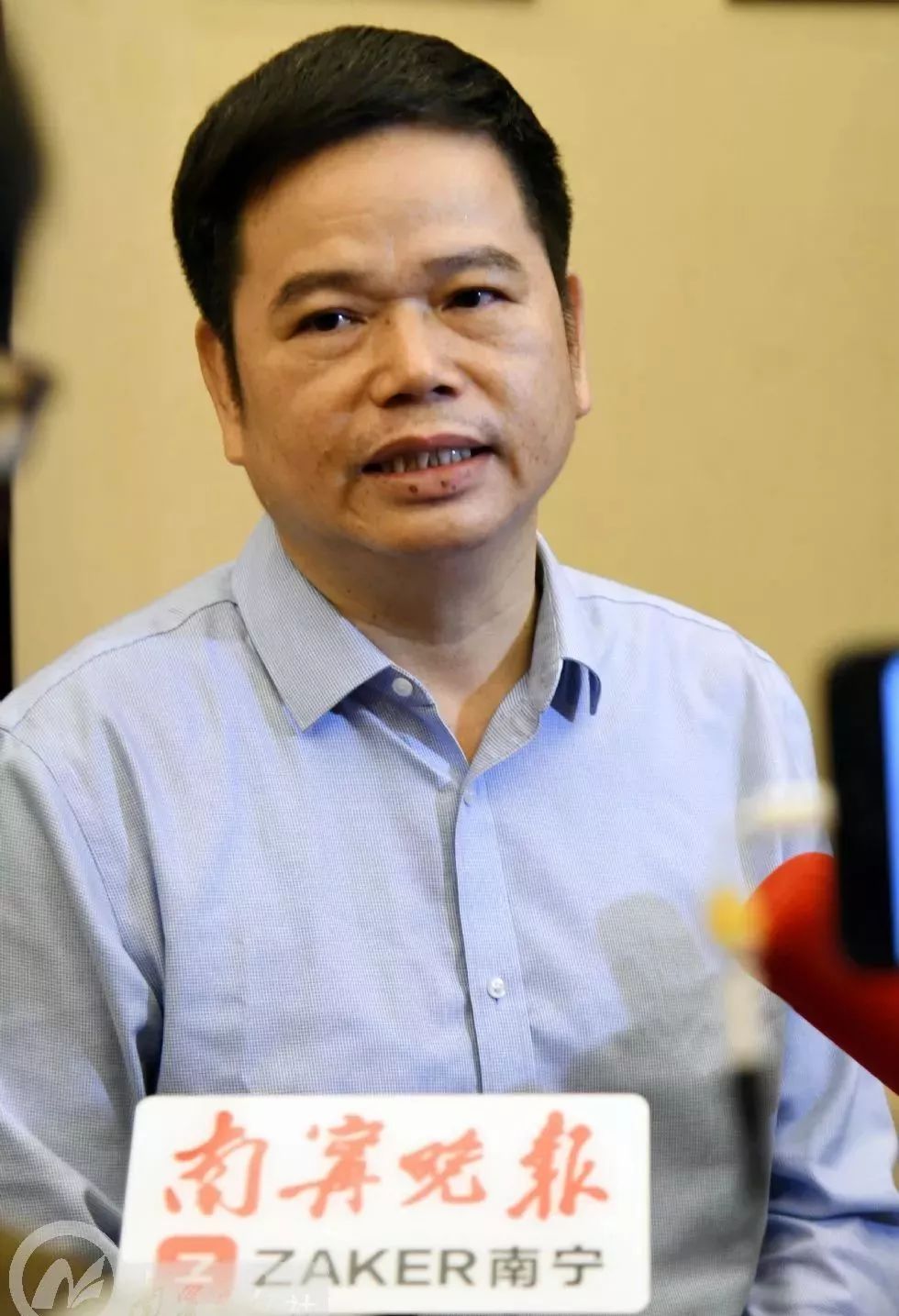 政府搭台聚企业唱戏,政府搭台企业唱戏下一句