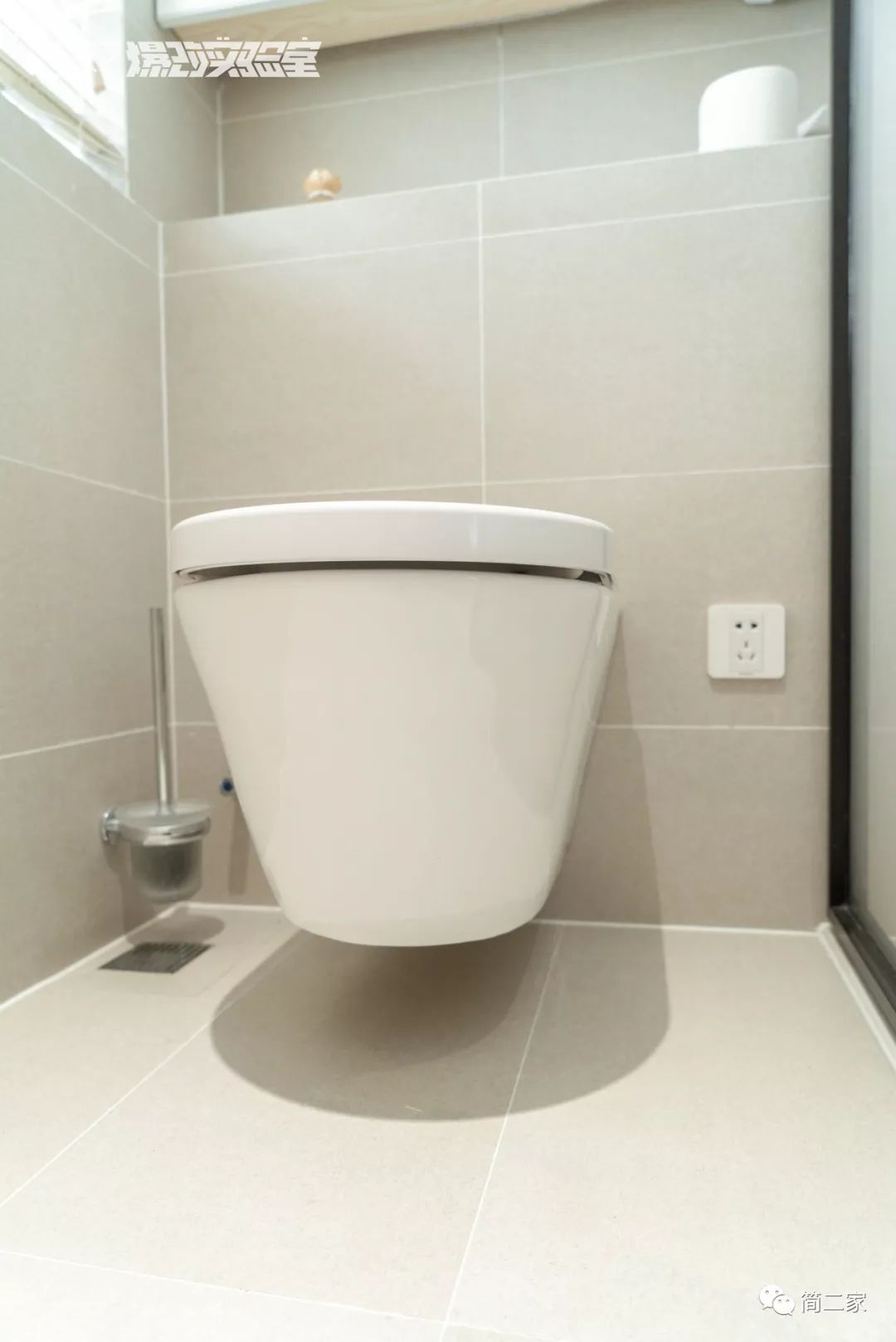 我们只在卫生间换了一头门，神奇的事情……发生了