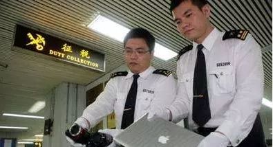 留学生回国戴表过海关交税吗,留学生回国帮朋友带东西被判刑