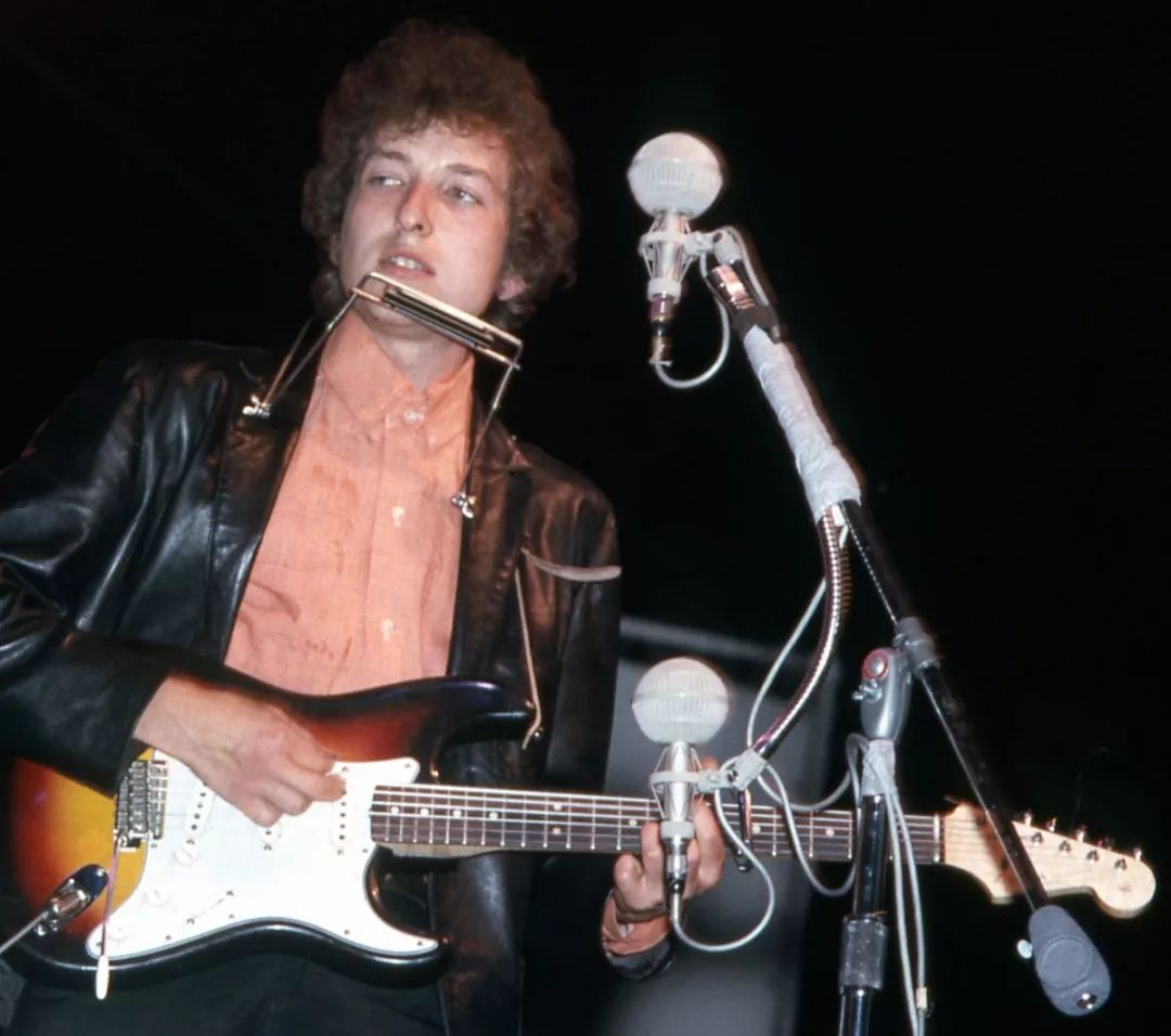 世界上最贵的吉他弹,世界上最贵的吉他四根弦