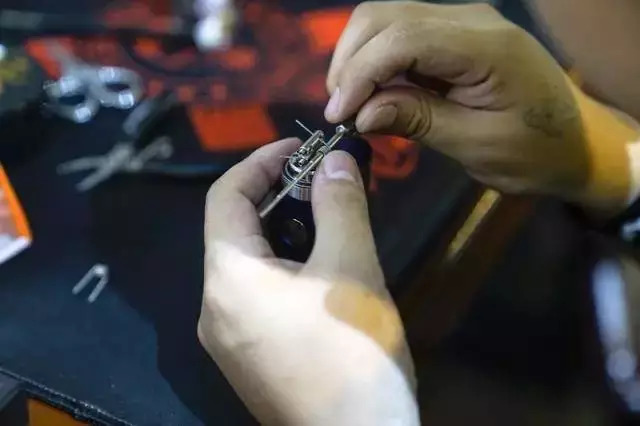 家里没矿的我，要怎样才能抽得起*子烟电**？