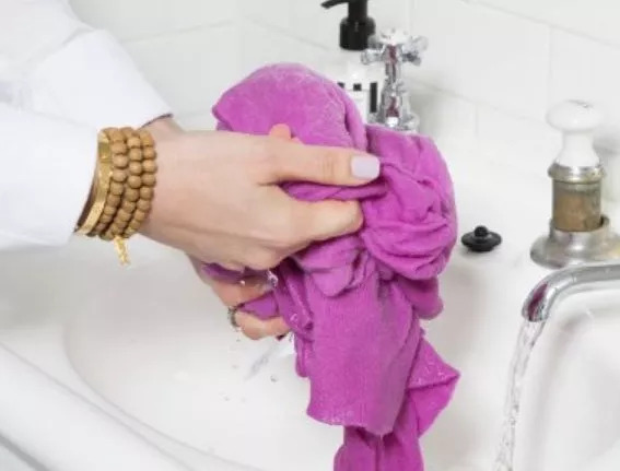 针织领口松垮变形怎么恢复原状,毛衣领口松垮怎么修复