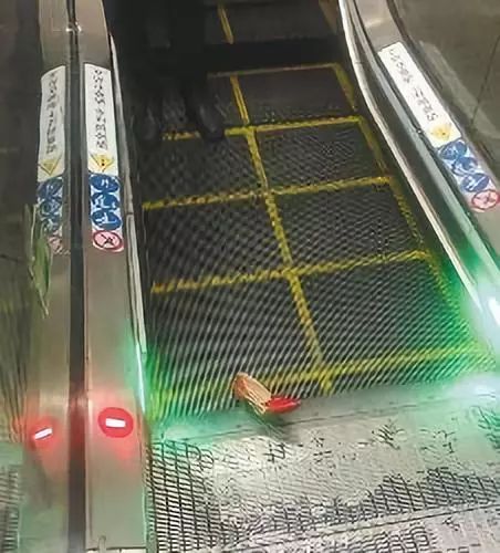 小朋友乘坐电梯注意事项,电梯临时使用注意事项