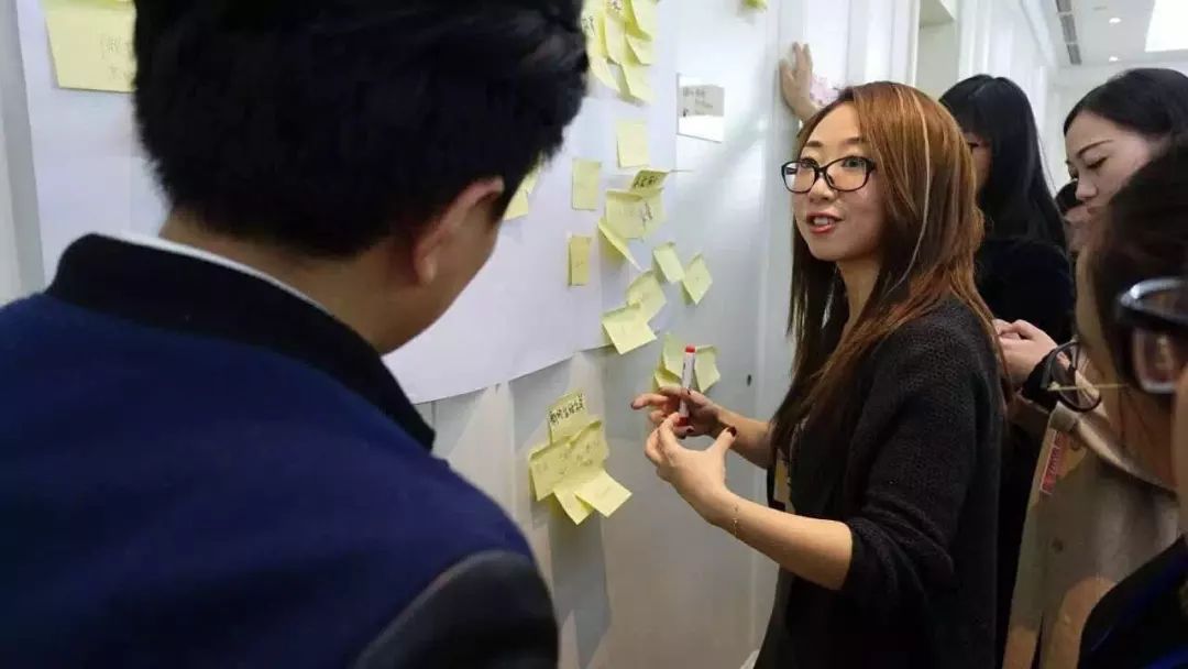 为什么那么多人研究“电灯”，爱迪生却被人记住了？设计又是如何链接前沿科技，满足社会需求？