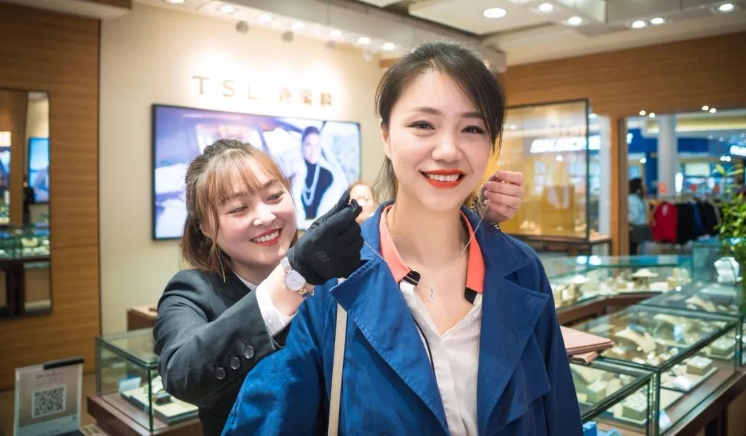 精致女人逛街需要几步,精致的女人和省钱的女人