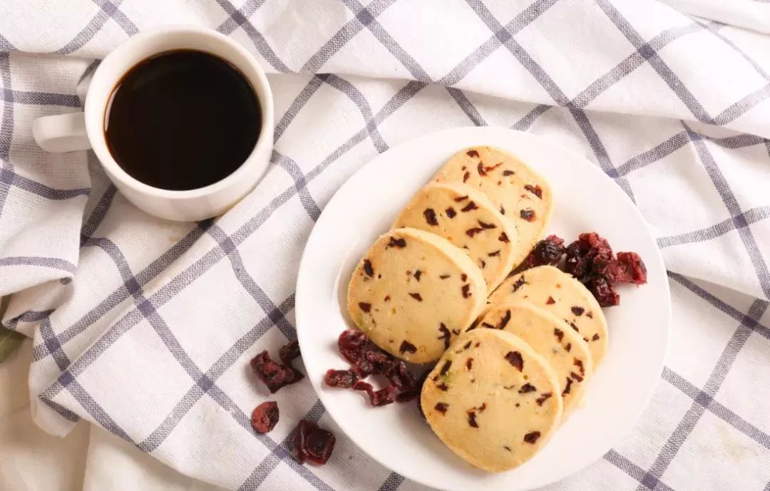 衣服鞋子发黄有污渍,衣服鞋子泛黄怎么办