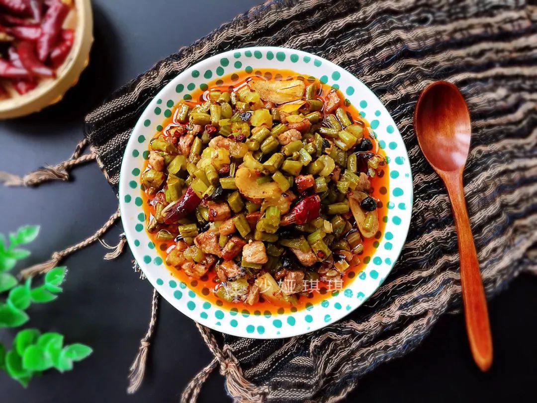 泡豇豆炒牛肉怎么做才好吃视频,泡豇豆炒牛肉粒