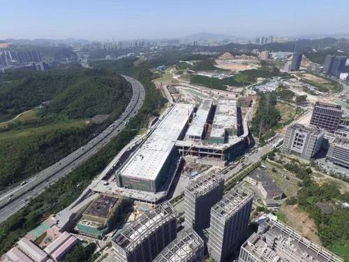 相当于35个足球场！深圳一国内罕见多层地铁列车“4S店”封顶