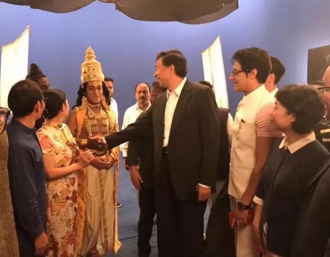 揽胜宝莱坞，对话阿米尔·汗——罗照辉大使夫妇访问宝莱坞影城侧记