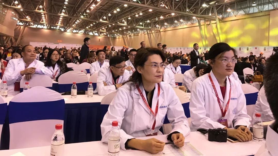 潍医附院皮肤科荣膺中华医学会；银屑病专病示范门诊”并加入“皮肤病教育部重点实验室白癜风精准医疗研究联盟”