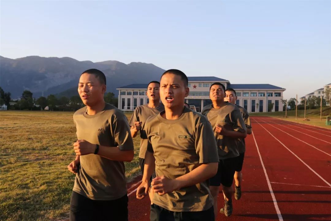 入伍仨月减肥70斤,入伍45天瘦30斤