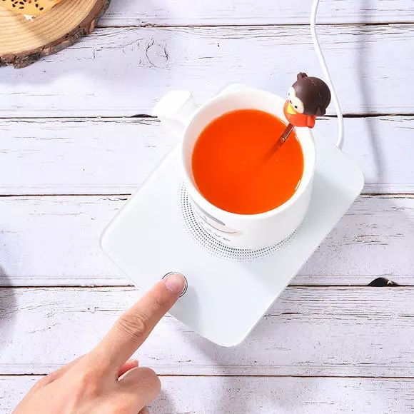 跟女神说一万句“多喝热水”，也比不上这个恒温暖杯垫！玻璃杯、瓷杯、不锈钢、牛奶盒都能使用