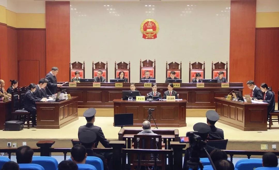 男子在医院行凶致1死1伤进展,男子因恋爱不成当街行凶死刑